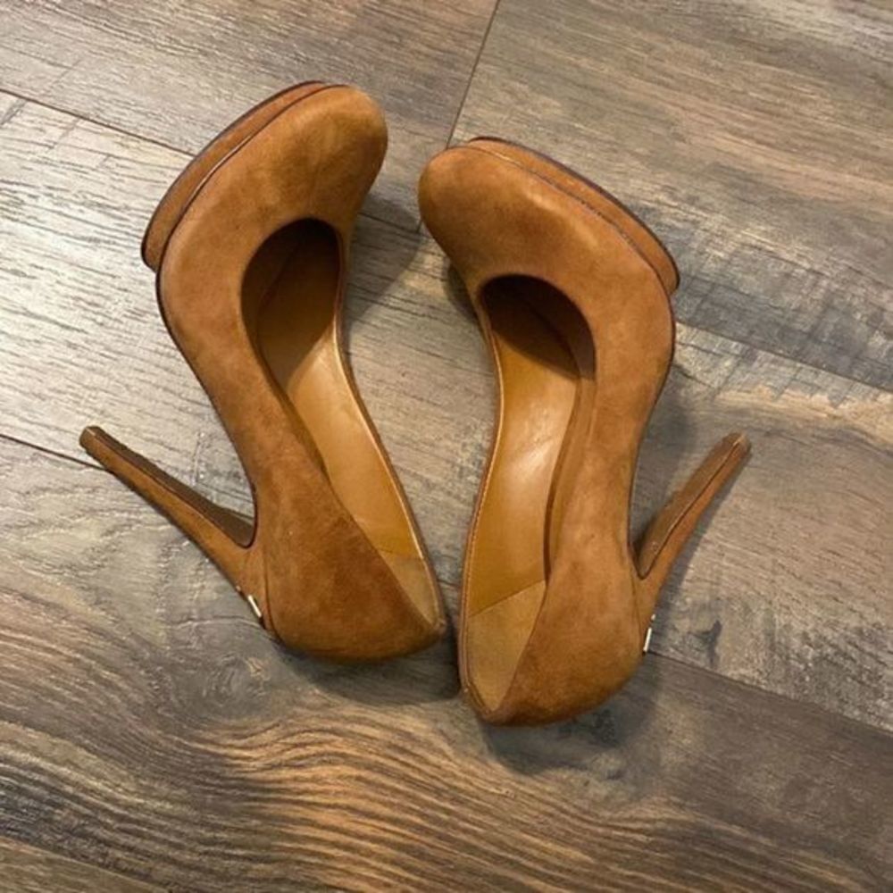 Tory Burch pumps size 9 - Picture 4 of 5